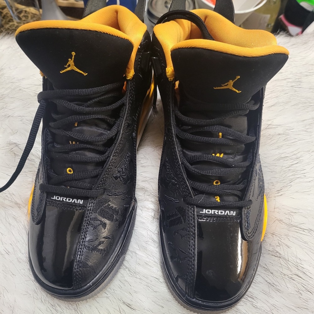 Jordan Men's Sneakers in Black and Yellow